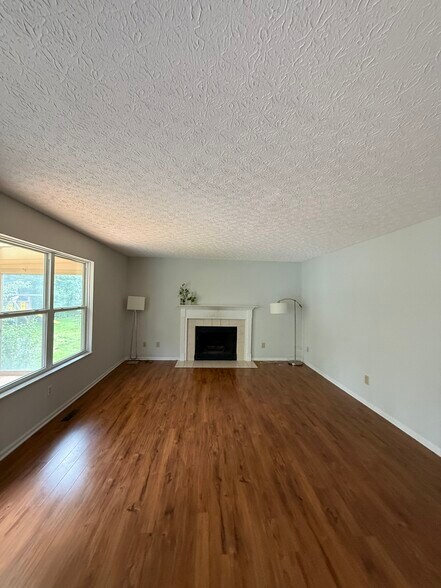 Building Photo - 1510 Cottonwood Dr