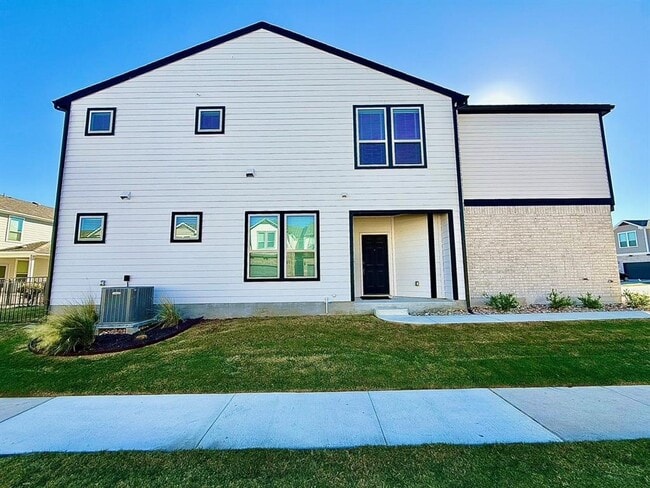 Building Photo - 2725 Woodall Dr