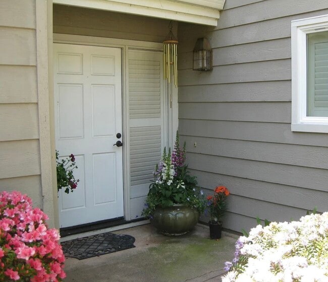 Building Photo - 1938 Stratton Cir