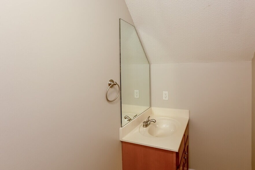 Building Photo - 1110 Greenwich Dr