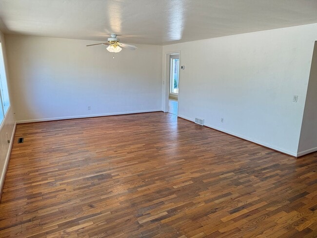 Building Photo - 3 bedroom, 1.5 bath house in Eugene!