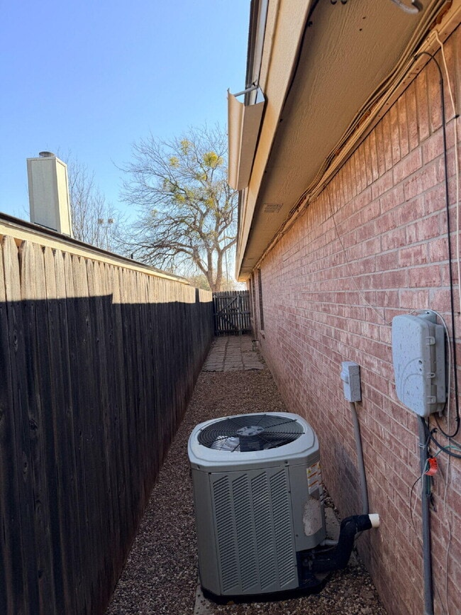 Building Photo - 8232 Raleigh Ave