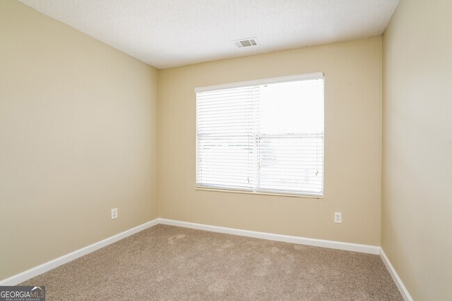 Building Photo - 6354 Klondike River Rd