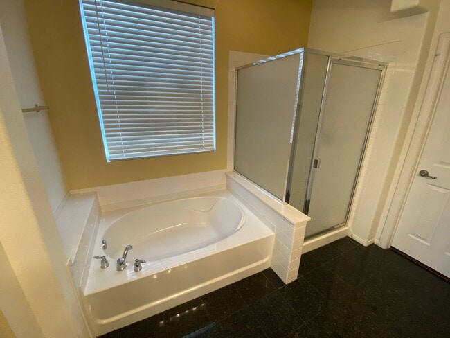 Building Photo - Beautiful 3 bed/2 bath home located in the...