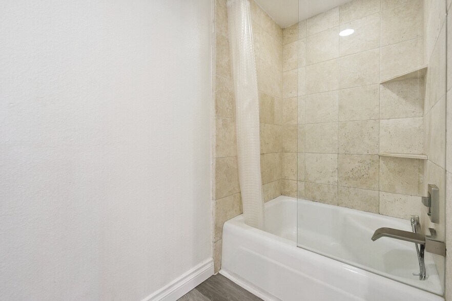 Building Photo - 321 S San Vicente Blvd