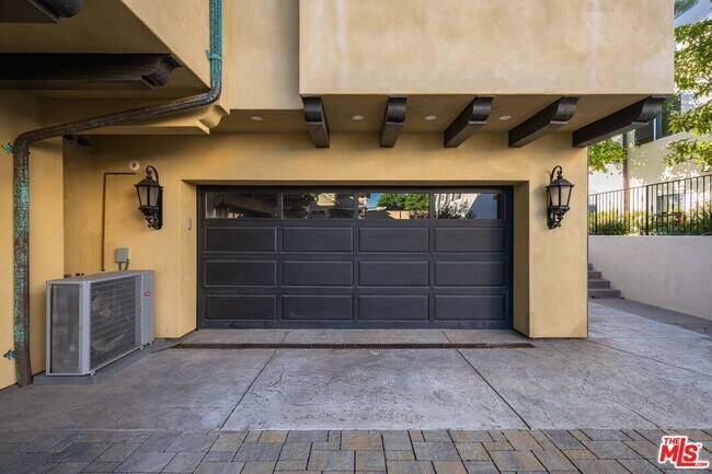 Building Photo - 816 S Catalina Ave