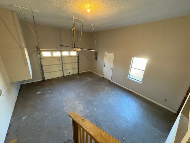 Building Photo - For Rent