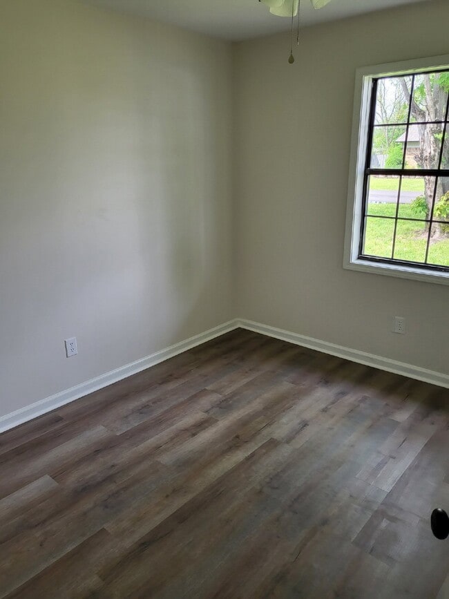 Building Photo - "Charming 3-Bed Home with Cozy 982 Sq. Ft. Living Space on Smith Avenue, Trumann!"