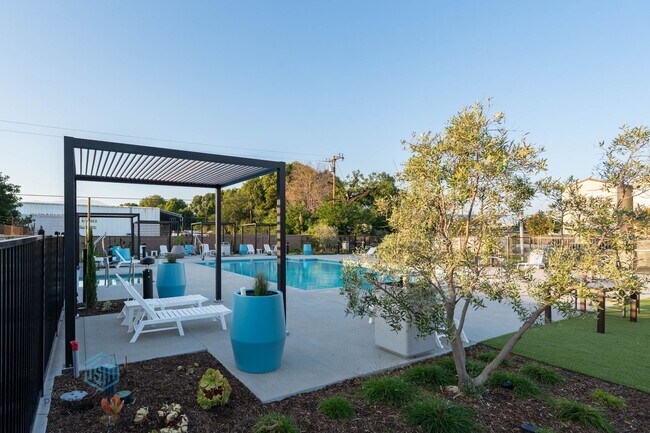 Building Photo - 4 Bed 3.5 Bath Detached House in South El Monte!