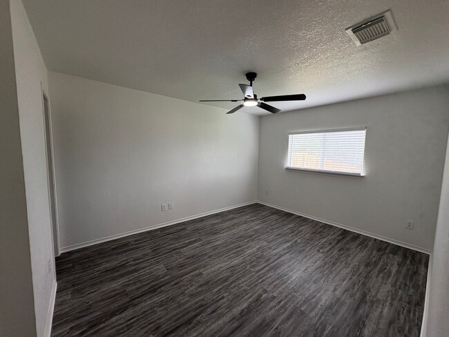Building Photo - Beautiful Renovated Home in Bridgewood