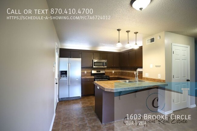 Building Photo - Beautiful 2 bedroom / 2 bath home with a f...