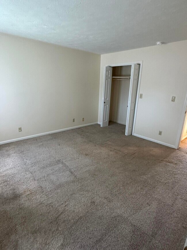 Building Photo - 165 Landings Dr