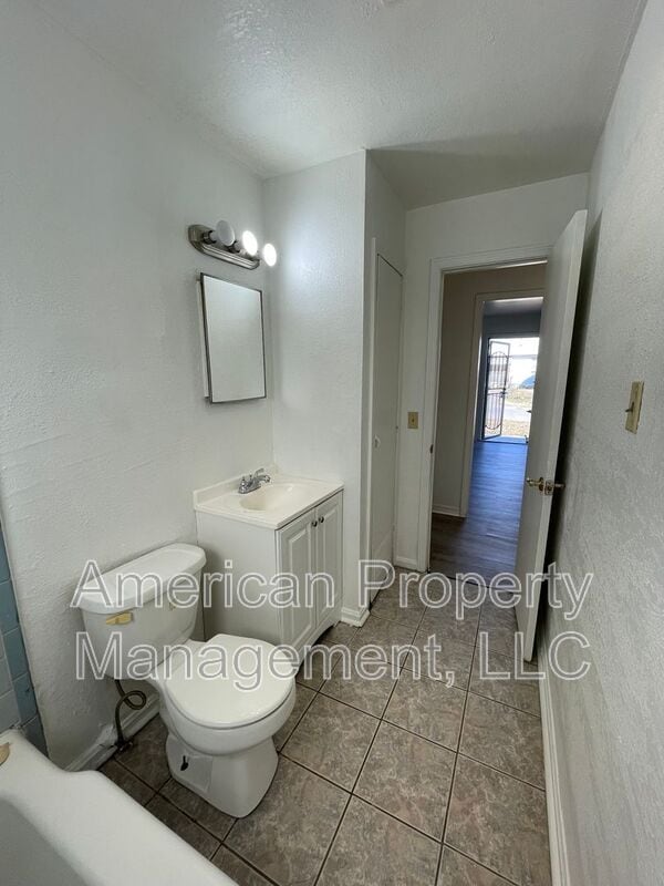 Building Photo - 2730 N Main St