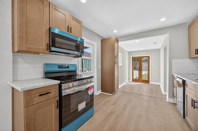Building Photo - 889 Chas Ln