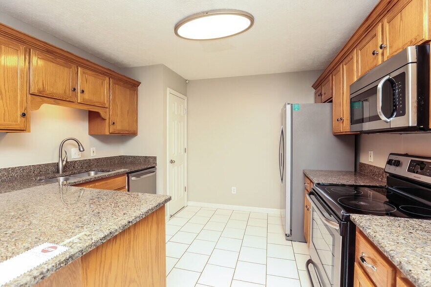 Building Photo - 7004 Bridgewater Dr