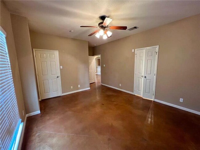 Building Photo - 208 Garden Dr