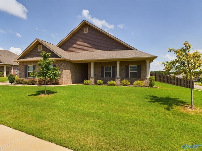 Building Photo - 219 Maureen Dr SW