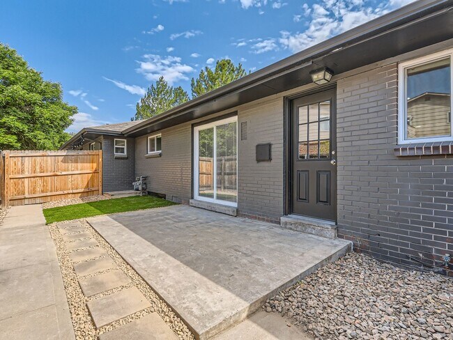 Building Photo - Hale neighborhood duplex with a large pati...