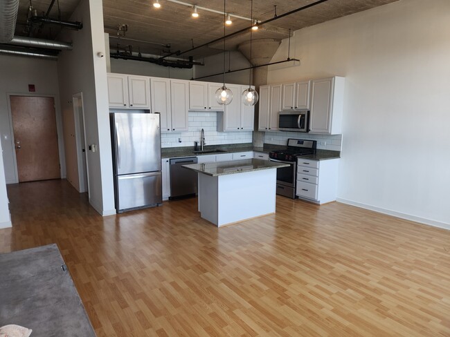 Building Photo - 3963 W Belmont Ave