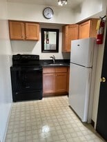 Building Photo - 312 S Poplar St