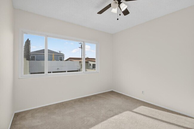 Building Photo - Moonstone