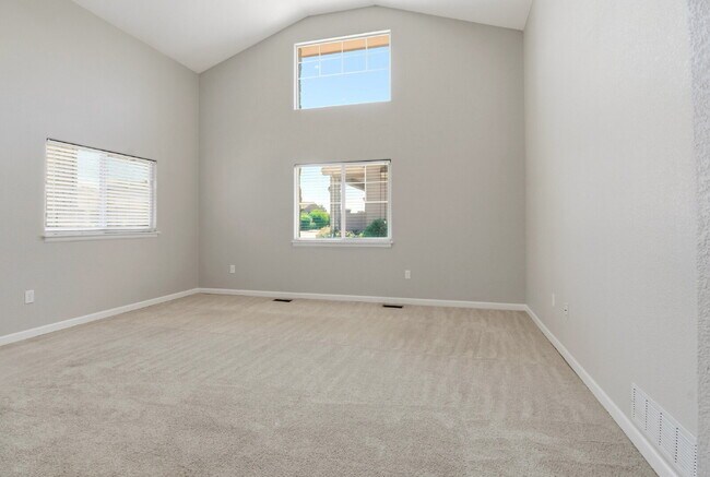 Building Photo - $3,245.95 - 4 Bed, 3 Bath Townhome In Commerce City with Central AC and In Unit Laundry!