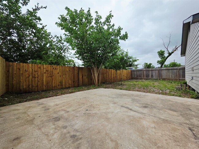 Building Photo - 9713 Yuma St