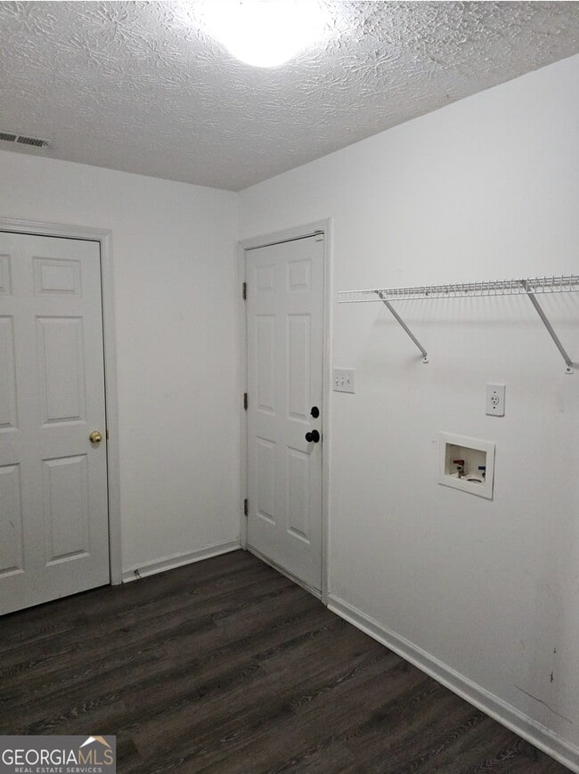 Building Photo - 633 Senoia Rd