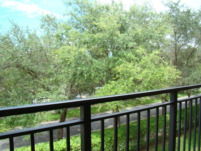 Building Photo - Great Location, Great Savings! Up to $2,000 Move-In Incentive + No Utility Connection Fee