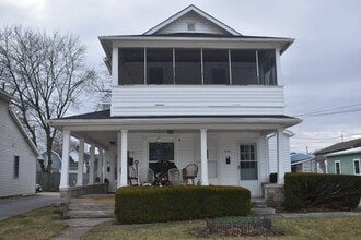 Building Photo - One Bedroom Lower in a Duplex