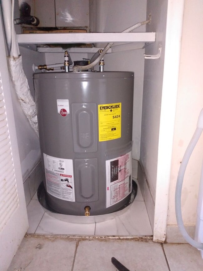 Building Photo - All Tile Patio Home, Minutes Away From UCF, Technology Park, & the E/W Expressway