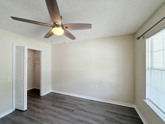 Building Photo - 3-Bedroom Duplex