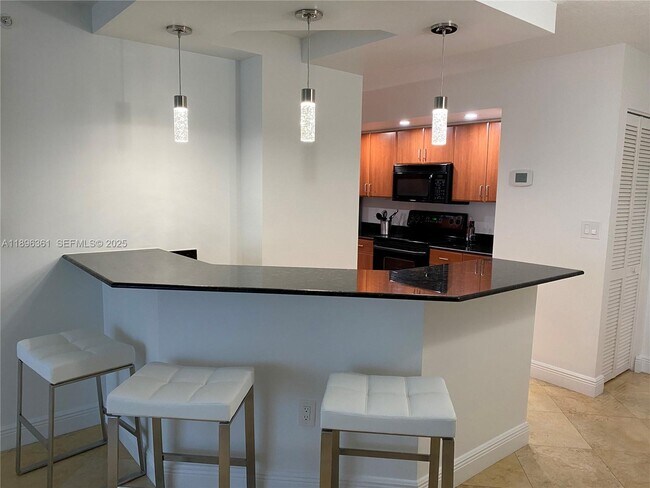 Building Photo - 6917 Collins Ave