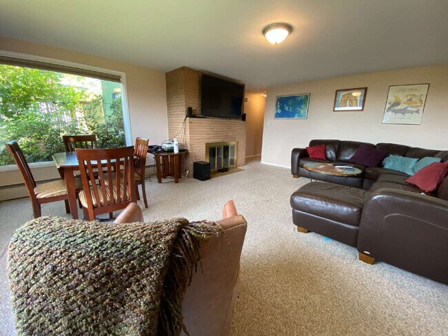 Building Photo - Spacious 5-Bedroom Home with Stunning View...