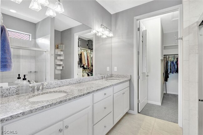 Building Photo - 10908 Clarendon St