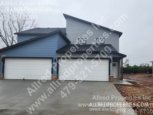 Building Photo - 1608 Casuarina Dr