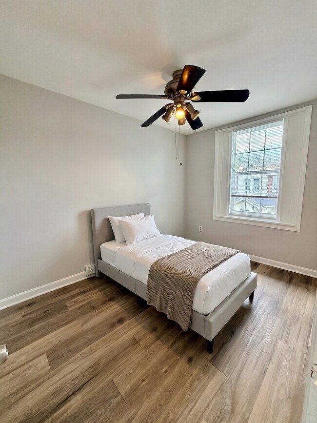 Building Photo - 6525 Saybrook Ave