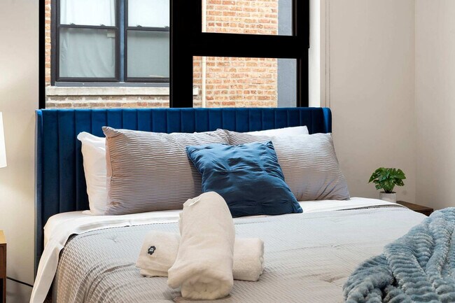 Building Photo - 6044 N Winthrop Ave