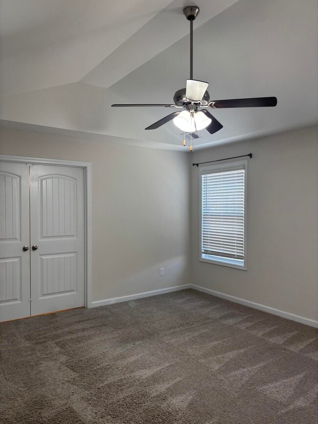 Building Photo - 335 Niblick Dr