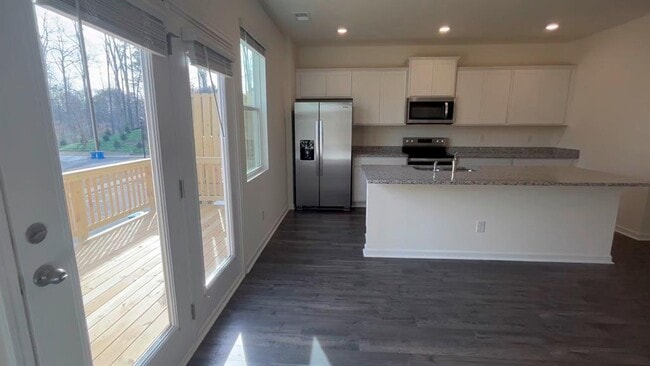 Building Photo - 1253 Cades Walk