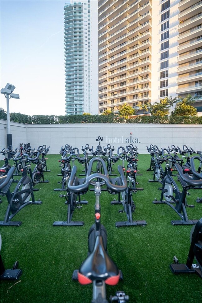 Building Photo - 1395 Brickell Ave