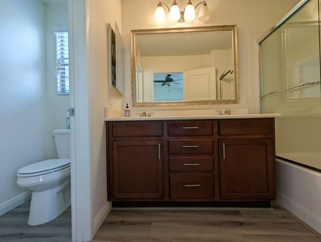 Building Photo - 10807 Mason Hill Ave