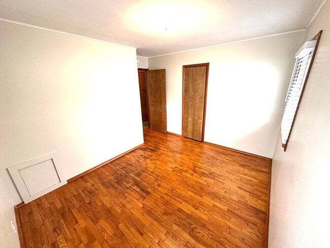 Building Photo - 3 BEDROOM 1 BATH IN JOPLIN-$1200 RENT-$1200 DEPOSIT