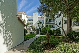 Building Photo - Recently Updated, Top-Floor 2BR2BA Condo in Apple Tree Community w/ Pool, Overlooking Greenbelt/H...