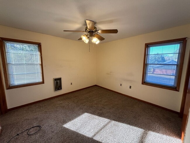 Building Photo - Wonderful Home With Lots Of Charm. Located in Seale Alabama!