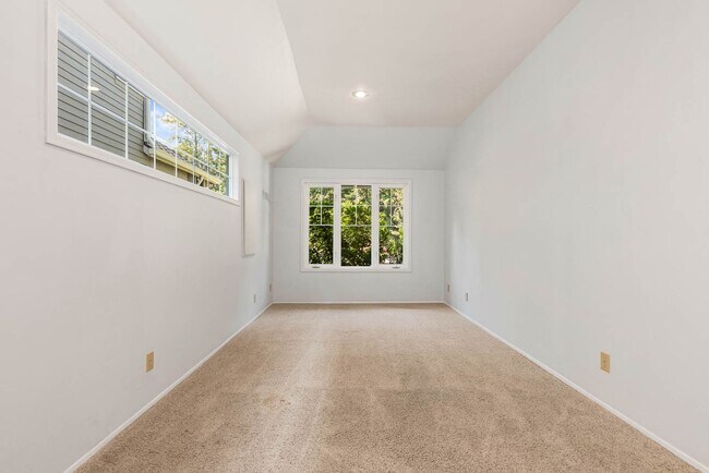 Building Photo - Updated Issaquah Home in Klahanie Neighborhood