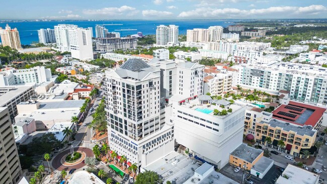 Building Photo - "Luxurious 3-Bed Sarasota Penthouse with S...