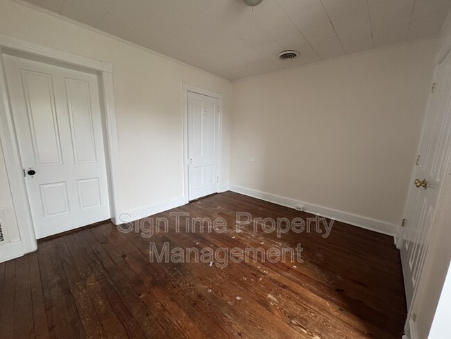 Building Photo - 40 E Franklin St