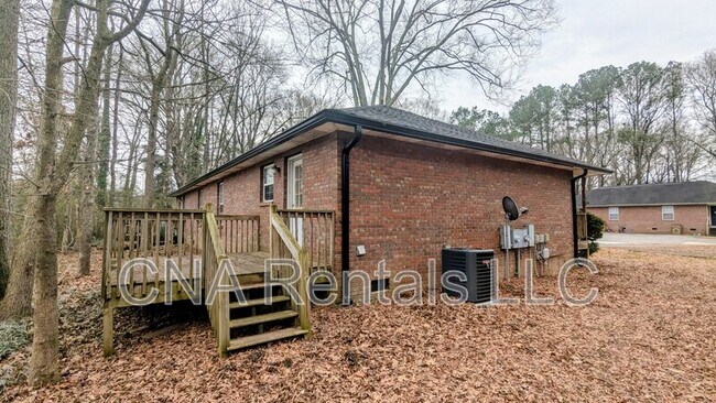 Building Photo - 215 Green Acre Ln