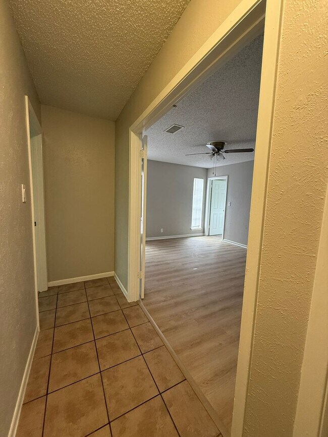 Building Photo - R.Patel Properties2 (12310 Willow Wild Dr)